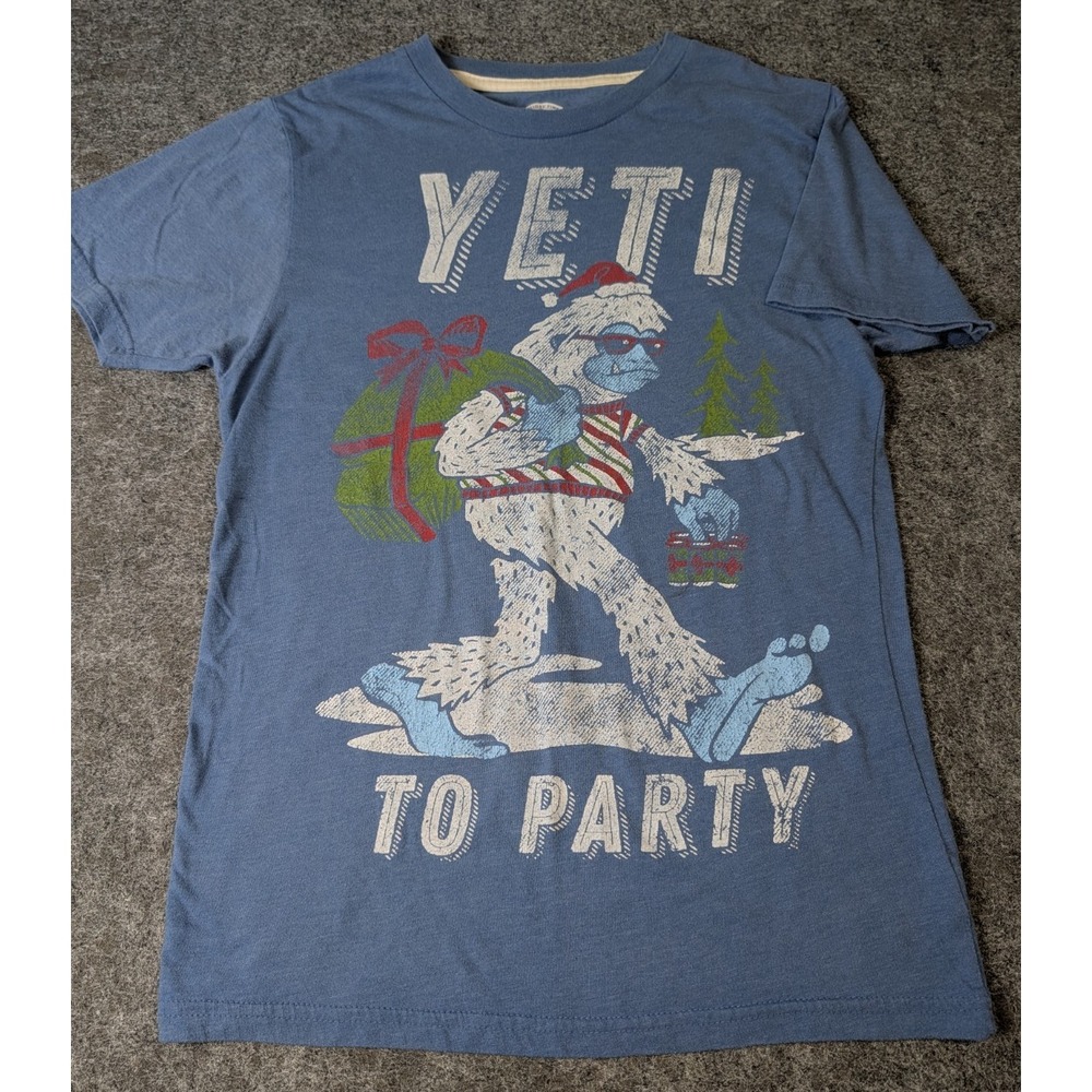 Holiday Time Men's "Yeti to Party"‎ Graphic T-Shirt Blue Size Small (34-36)